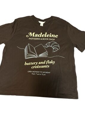 🧳H&M Brown Graphic Tee with Cream Yellow Bakery Print